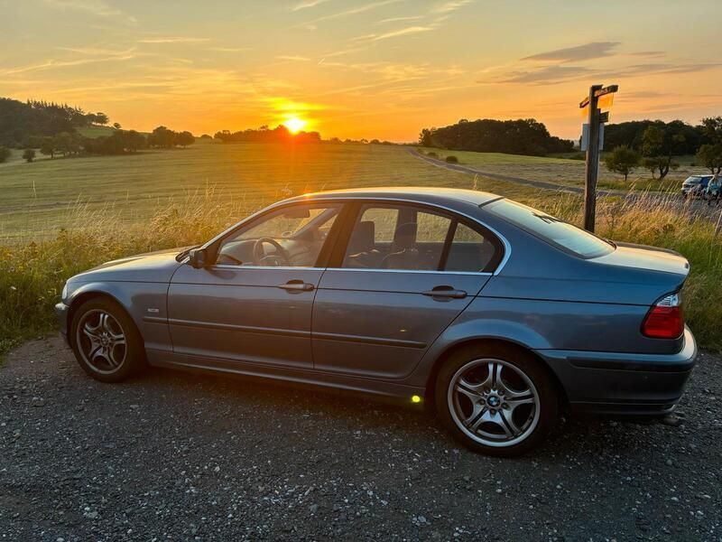 Blau Gebraucht 1998 BMW 323 Limousine | 1.800 € (Fairer Preis) - Bild 1/4