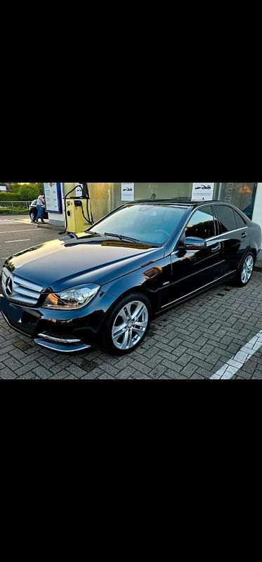 Schwarz Gebraucht 2012 Mercedes C200 Limousine | 12.000 € (Fairer Preis) - Bild 1/4