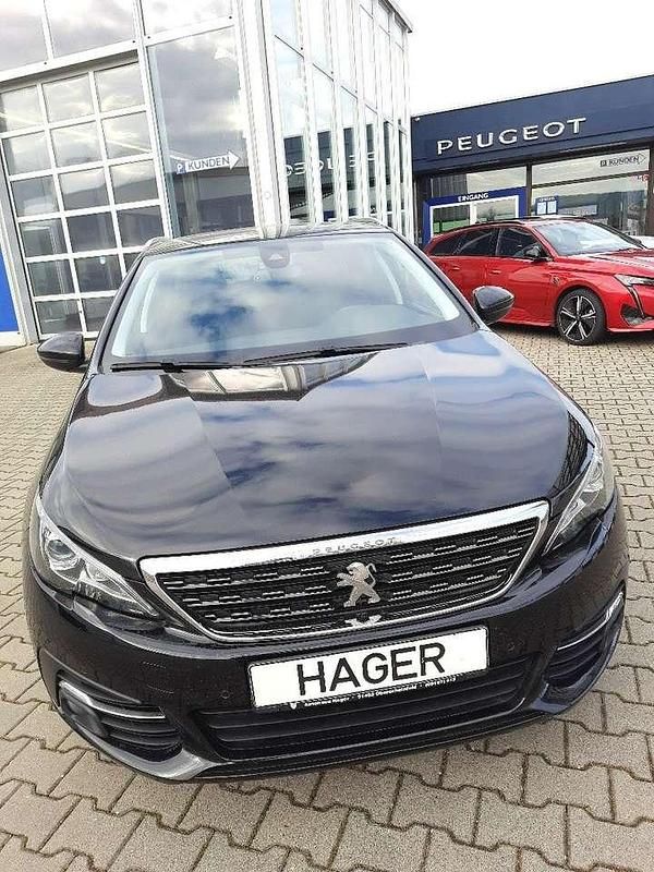 Gebraucht Peugeot 308 Allure 131 PS (96 kW) 2021 Perla nera black Kombi