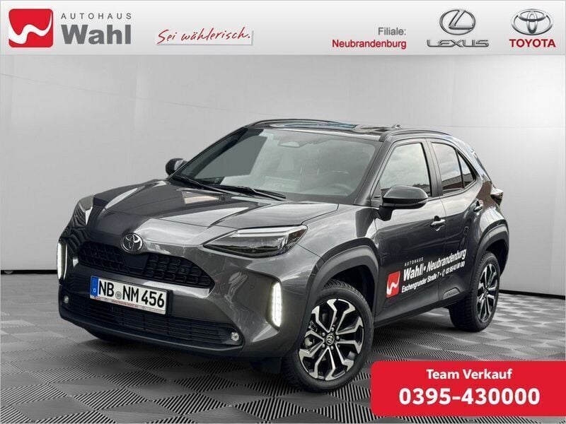 Grau Gebraucht 2025 Toyota Yaris Cross SUV | 29.800 € (Superpreis) - Bild 1/4