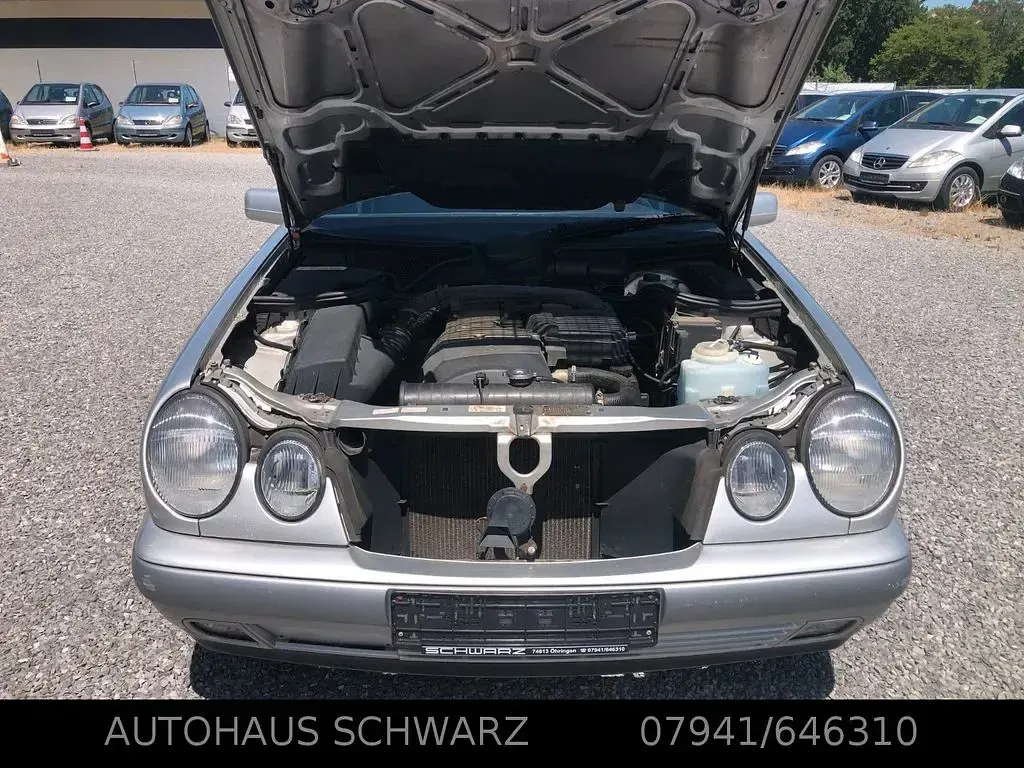 Gebraucht Mercedes E200 Classic 136 PS (100 kW) 1996 Silber Limousine