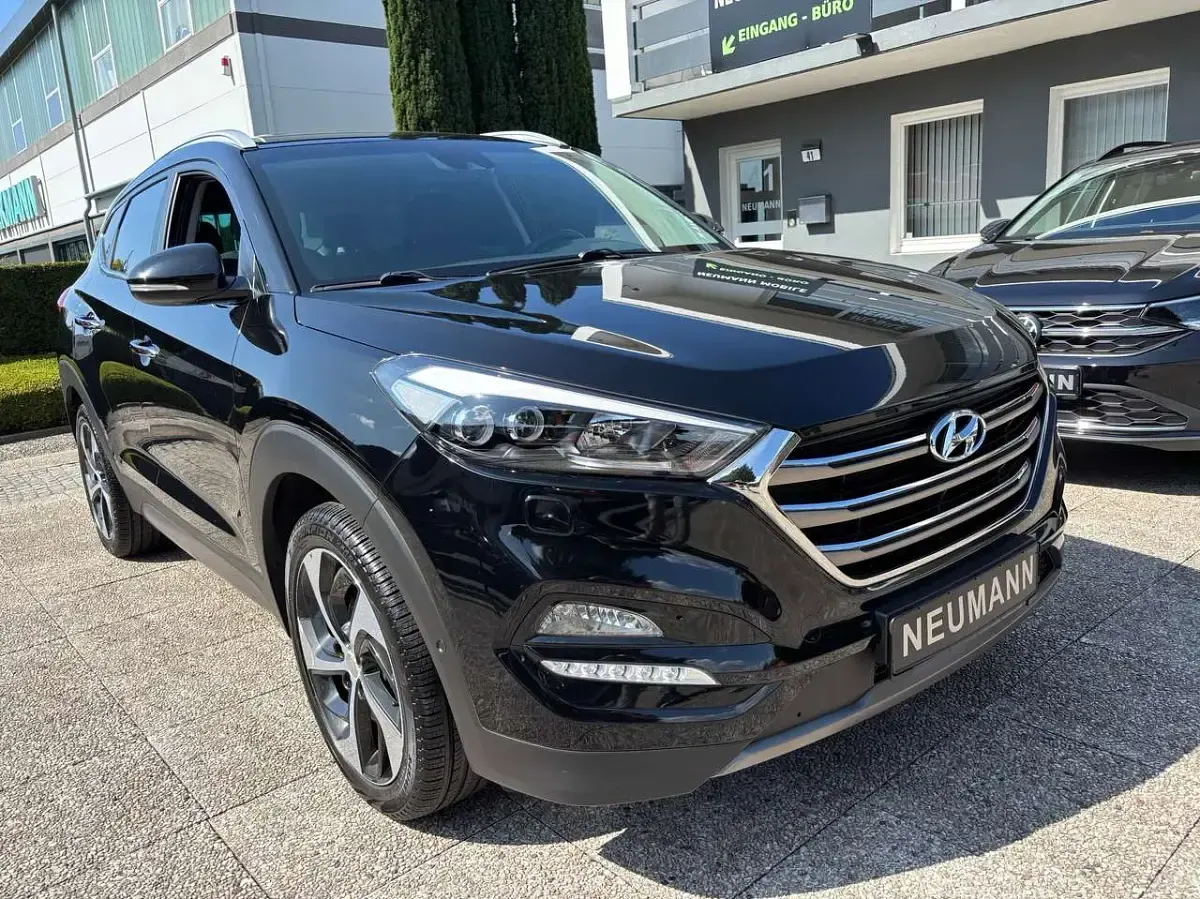 Gebraucht Hyundai Tucson Premium 177 PS (130 kW) 2016 Phantom black / mic SUV