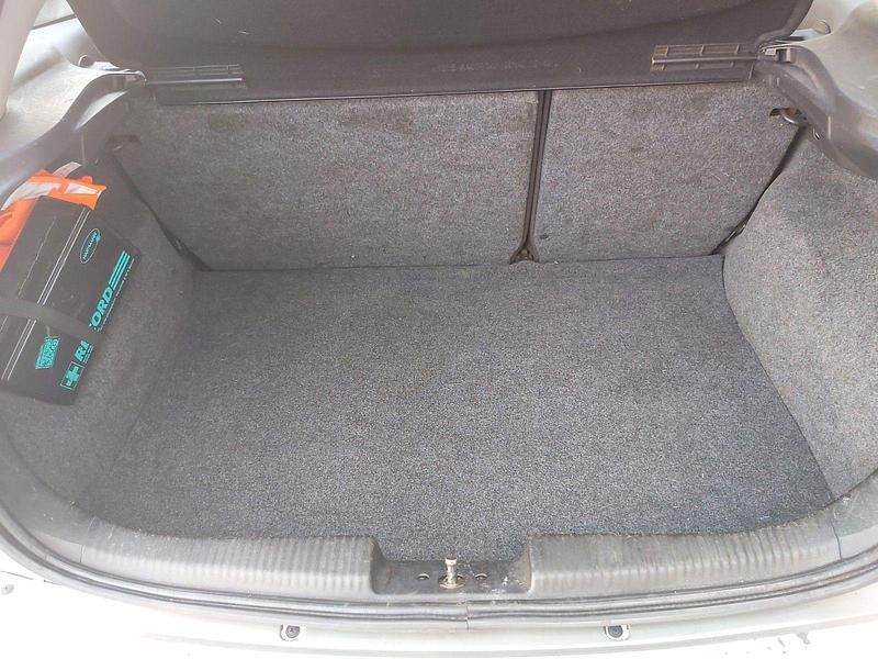Gebraucht Ford Focus 75 PS (55 kW) 1999 Silber Limousine