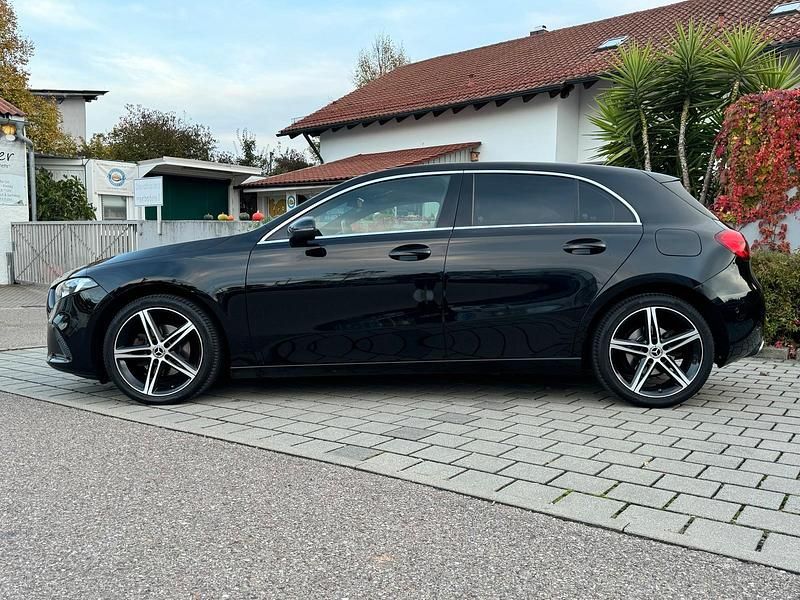 Gebraucht Mercedes A180 Progressive 116 PS (85 kW) 2019 Schwarz Kleinwagen