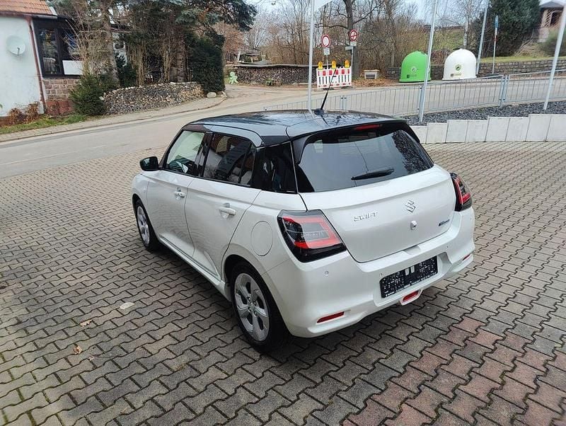 Neu Suzuki Swift Comfort 83 PS (61 kW) 2025 Blau Limousine