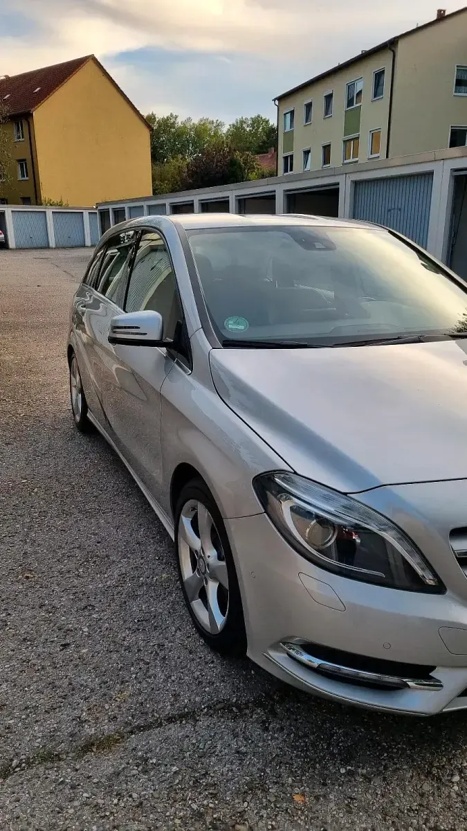 Gebraucht Mercedes B200 156 PS (114 kW) 2012 Silber Kleinwagen