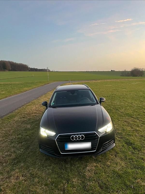 Second-hand Audi A4 170 CP (125 kW) 2018 Negru Break