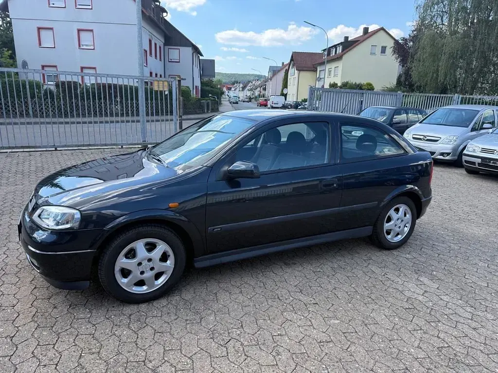 Gebraucht Opel Astra Sport 101 PS (74 kW) 1998 Schwarz Limousine