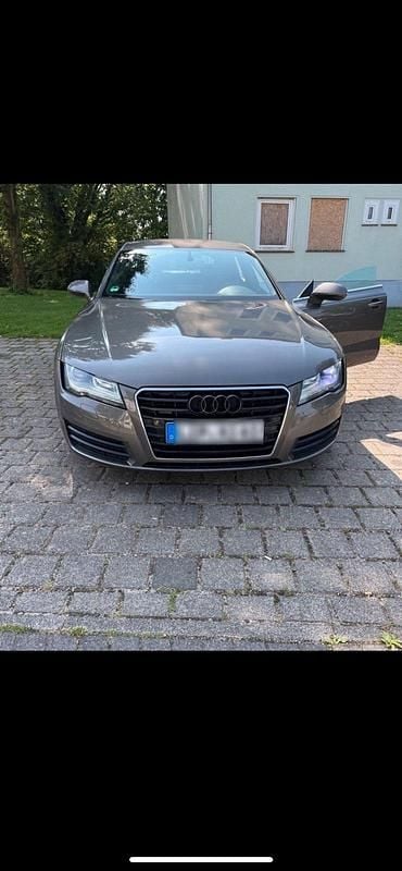 Grau Gebraucht 2011 Audi A7 Ambiente Limousine | 10.700 € (Guter Preis) - Bild 1/4