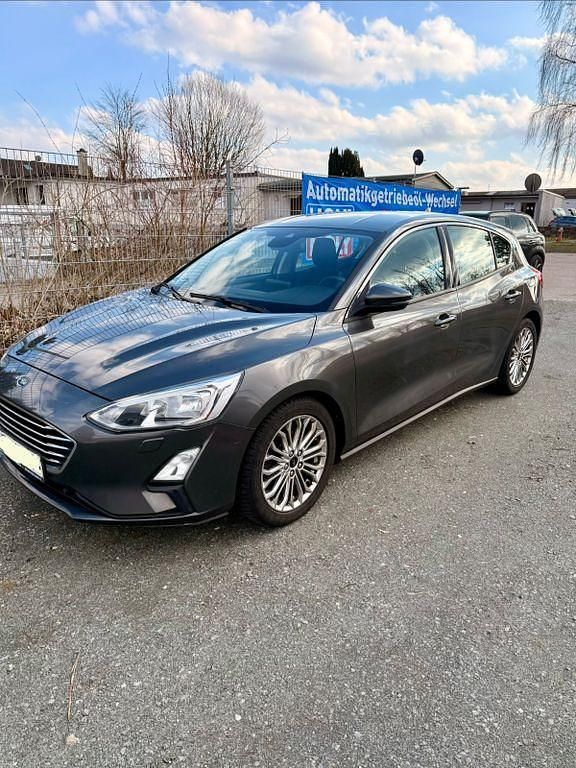 Gebraucht Ford Focus Titanium 125 PS (91 kW) 2019 Grau Limousine