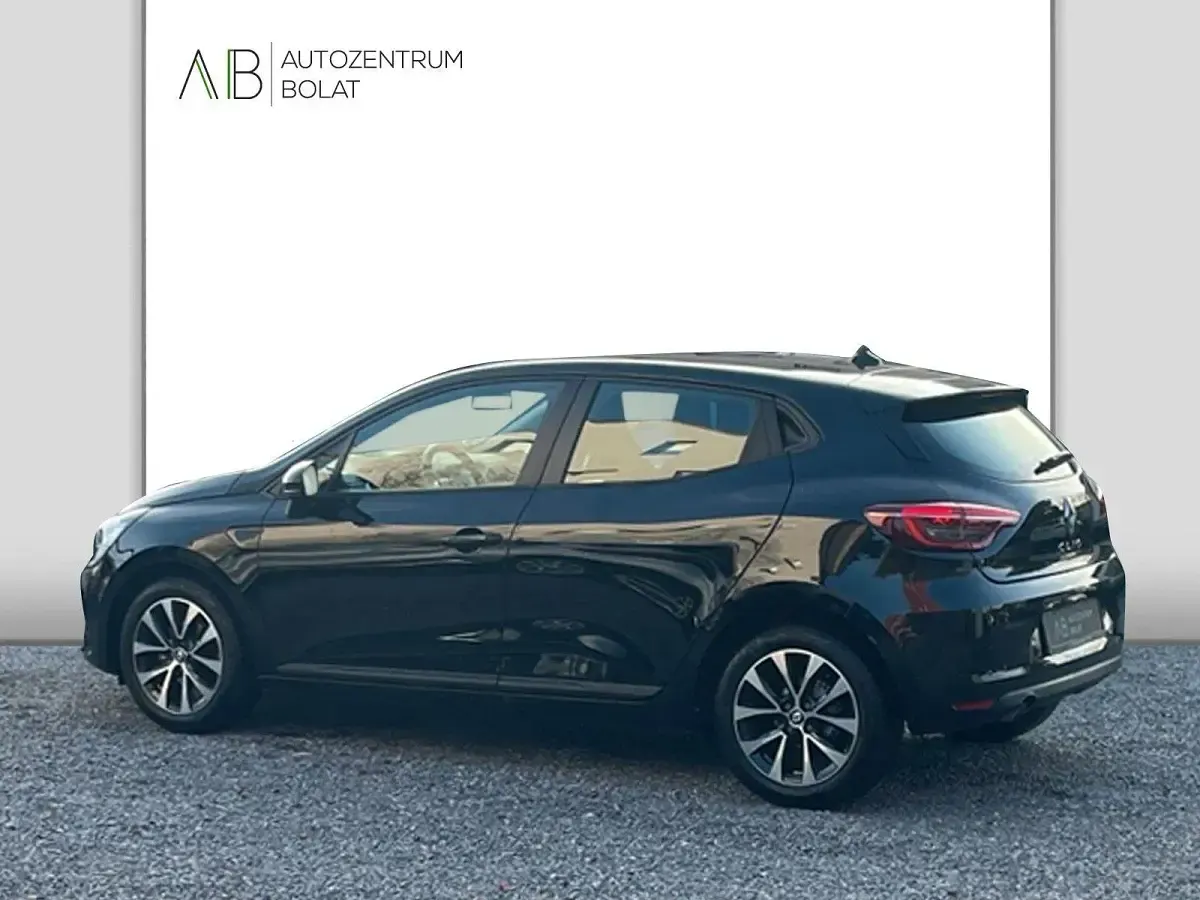 Używany Renault Clio V Equilibre 67 KM (49 kW) 2022 Czarny Hatchback