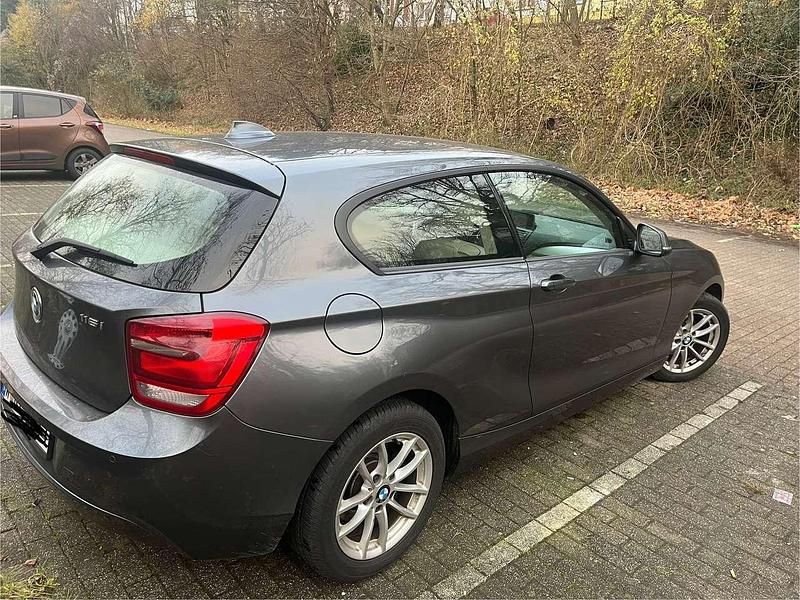 Gebraucht BMW 116 136 PS (100 kW) 2012 Grau Kleinwagen