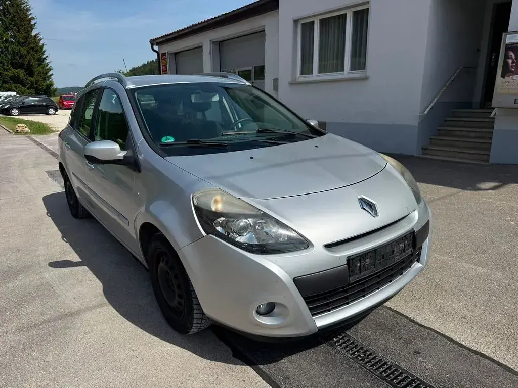 Gebraucht Renault Clio II 101 PS (74 kW) 2010 Silber Limousine