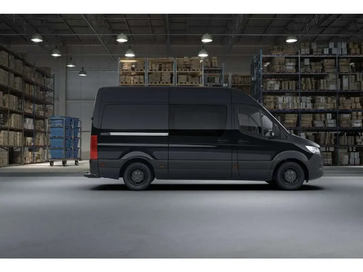 Gebraucht Mercedes Sprinter 170 PS (125 kW) 2023 Schwarz Van