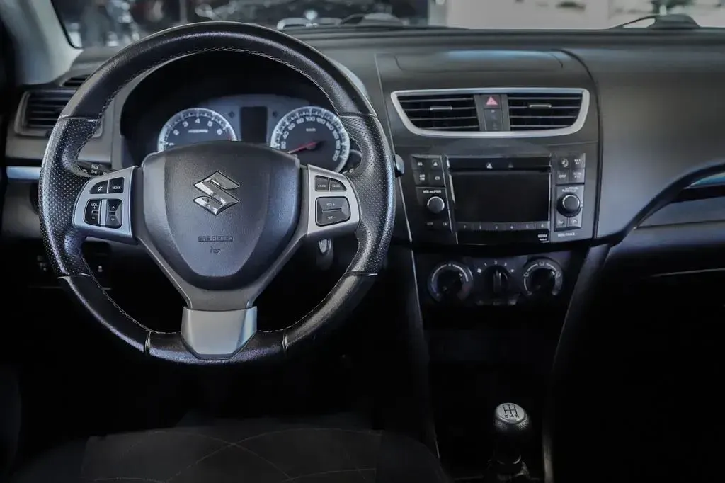 Gebraucht Suzuki Swift Club 94 PS (69 kW) 2015 Weiß Kleinwagen