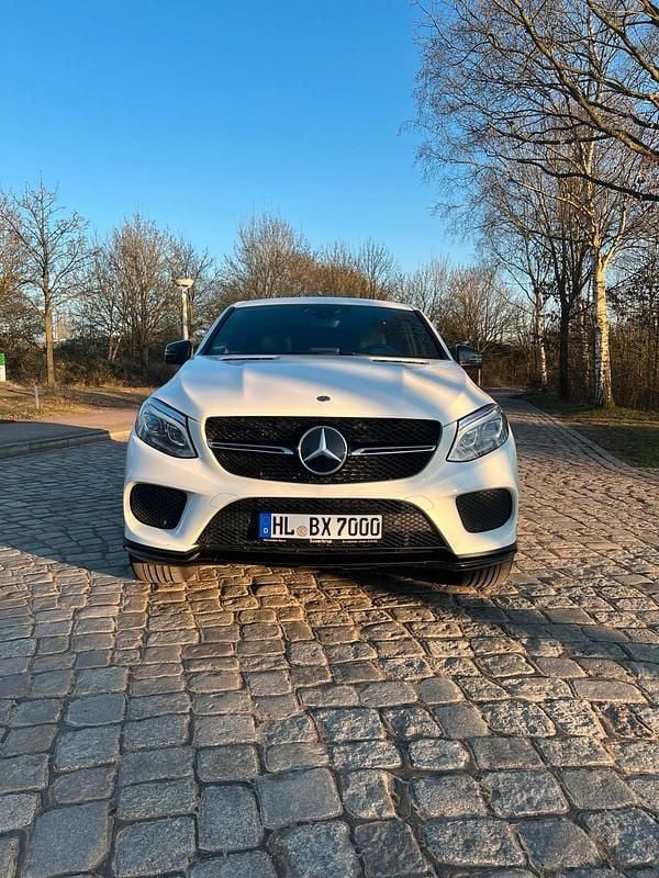 Weiß Gebraucht 2017 Mercedes GLE350 AMG line Coupé | 36.490 € (Guter Preis) - Bild 1/4