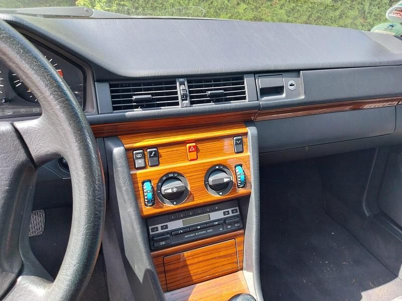 Gebraucht Mercedes 230 1992 Grau Limousine