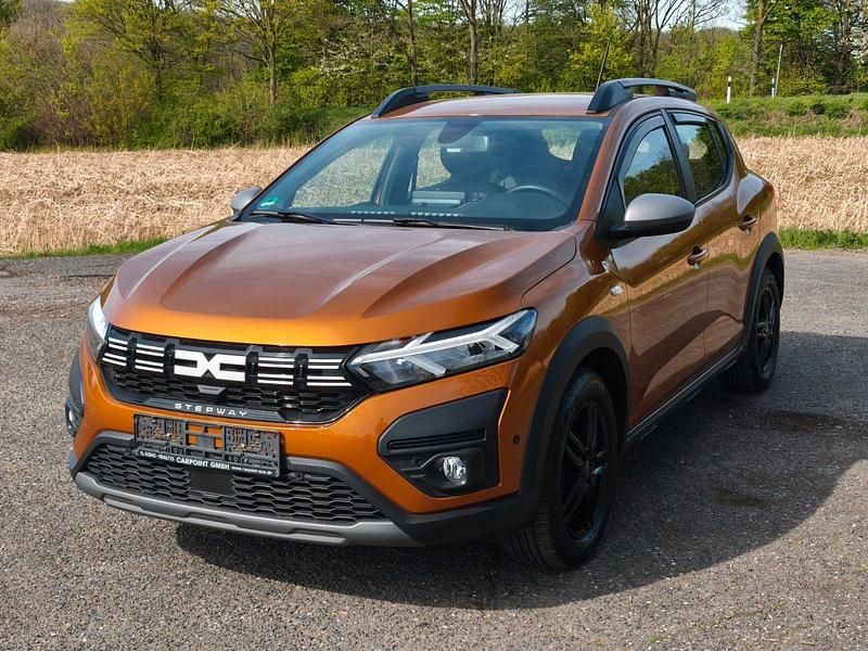 Gebraucht Dacia Sandero Expression 101 PS (74 kW) 2023 Orange Kleinwagen