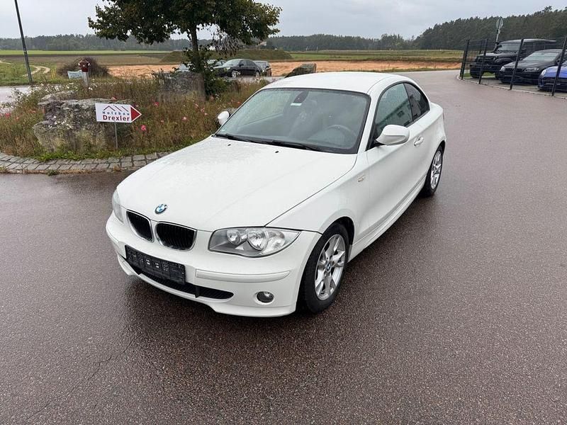 Weiß Gebraucht 2011 BMW 118 Kleinwagen | 3.790 € (Fairer Preis) - Bild 1/4