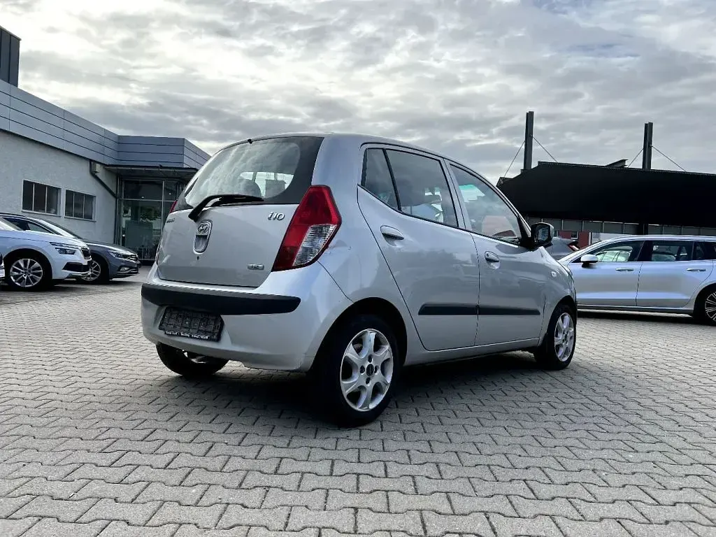 Gebraucht Hyundai i10 Classic 77 PS (56 kW) 2009 Silber (metallic) Kleinwagen