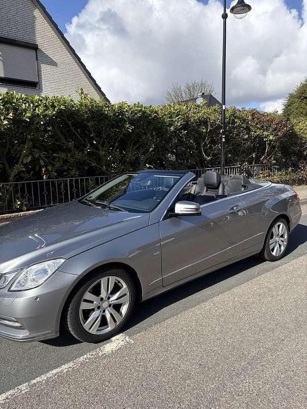 Gebraucht Mercedes E200 Elegance 184 PS (135 kW) 2011 Silber Cabrio