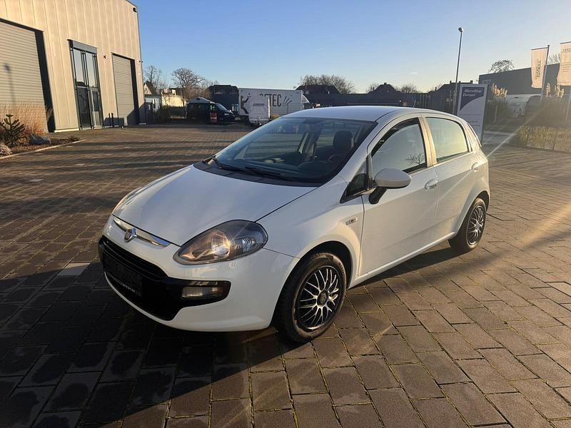 Weiß Gebraucht 2011 Fiat Punto Evo Kleinwagen | 2.300 € (Guter Preis) - Bild 1/4