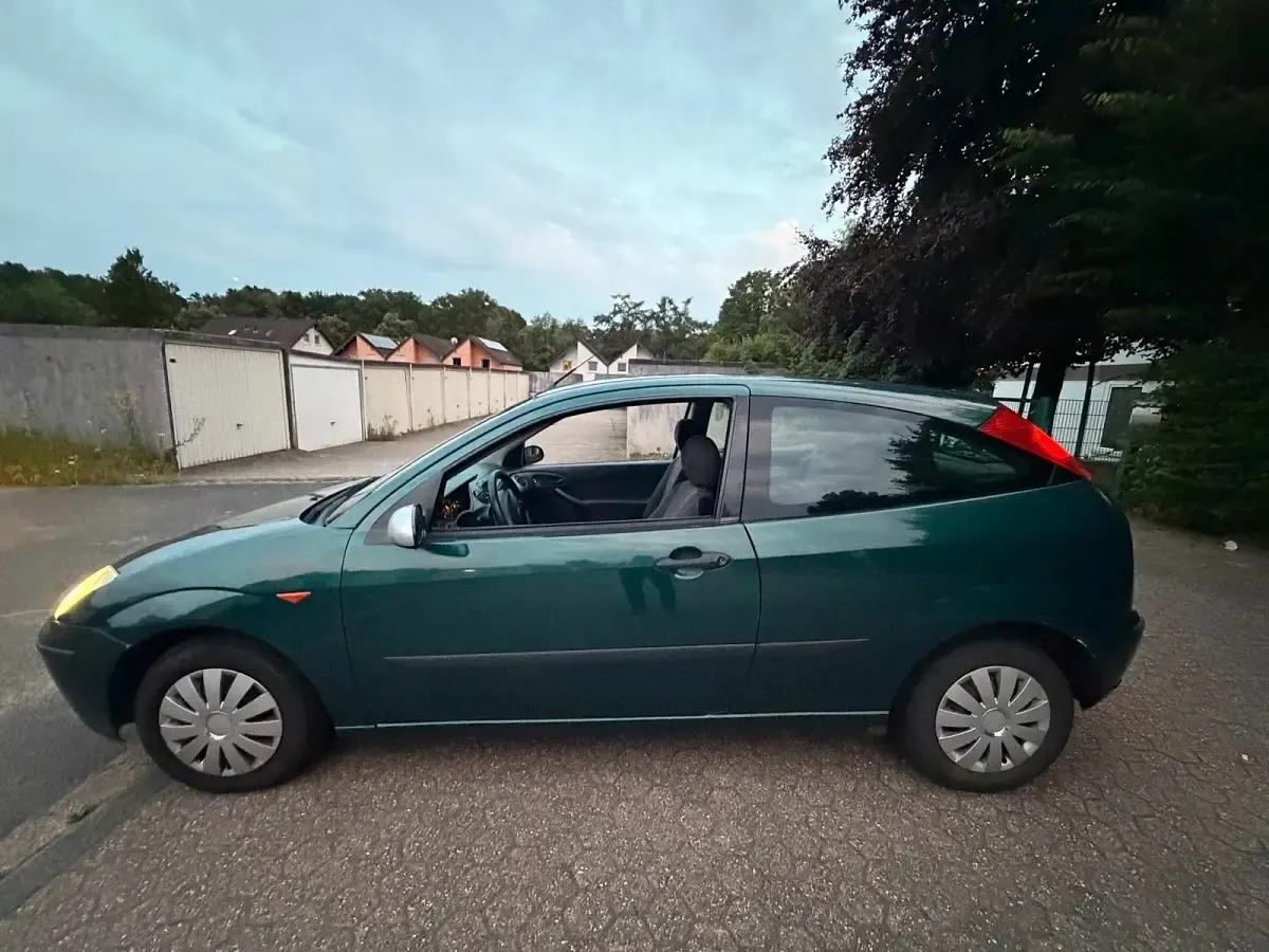 Gebraucht Ford Focus 75 PS (55 kW) 2002 Grün Kleinwagen