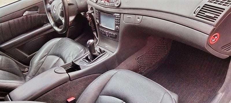 Schwarz Gebraucht 2005 Mercedes E200 Avantgarde Limousine | 2.990 € (Superpreis) - Bild 1/4