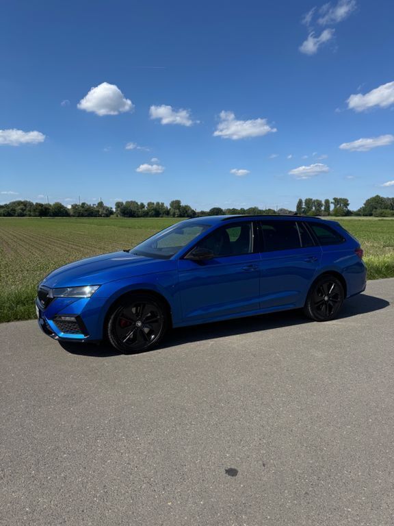 Blau Gebraucht 2021 Skoda Octavia RS Kombi | 21.880 € (Superpreis) - Bild 1/4