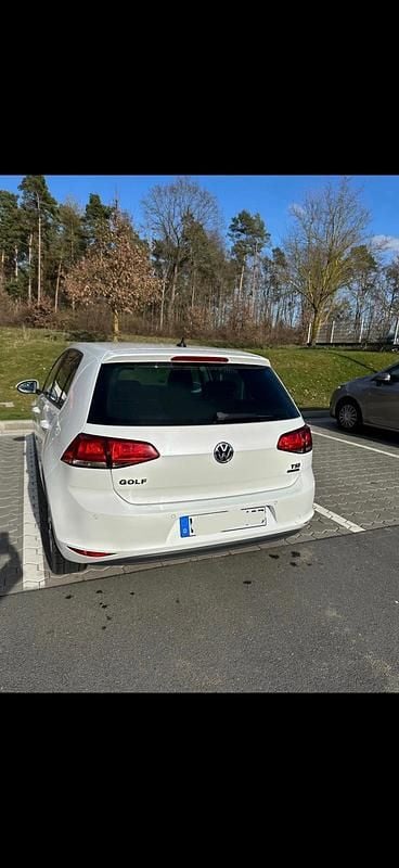 Weiß Gebraucht 2013 VW Golf VI Kleinwagen | 7.100 € (Teuer) - Bild 1/4
