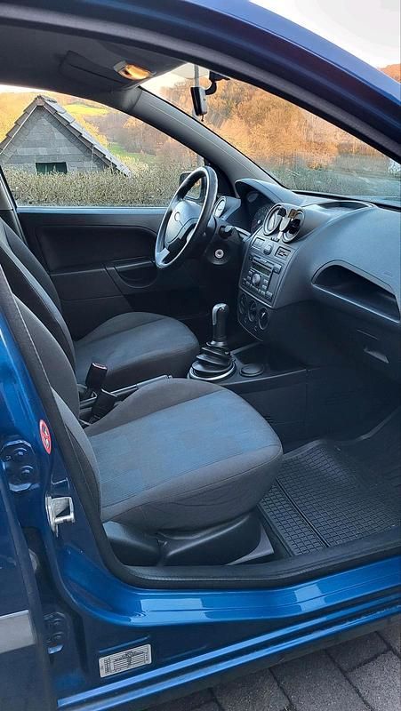 Gebraucht Ford Fiesta 80 PS (58 kW) 2007 Blau Kleinwagen