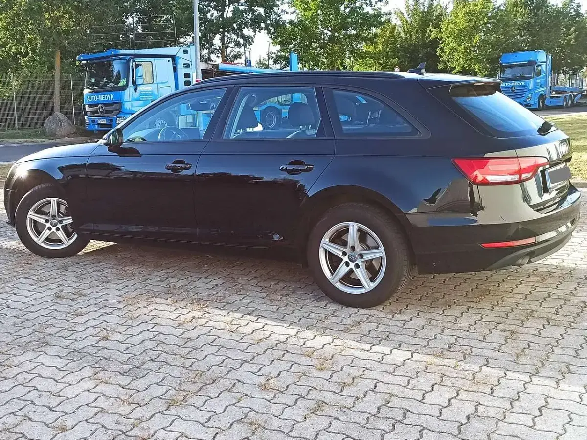 Gebraucht Audi A4 122 PS (89 kW) 2016 Schwarz Kombi