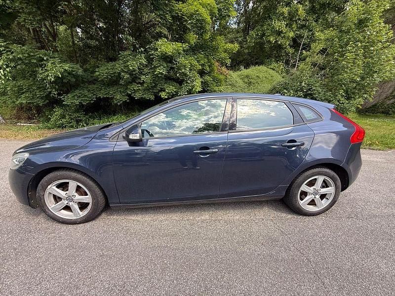 Gebraucht Volvo V40 Kinetic 114 PS (83 kW) 2013 Blau Kombi