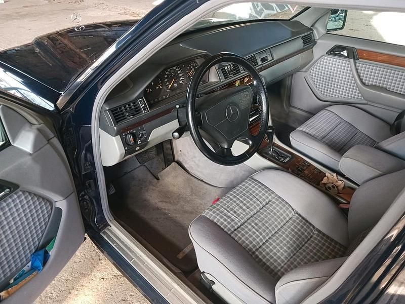 Gebraucht Mercedes E320 Sportline 220 PS (161 kW) 1993 Blau Kombi