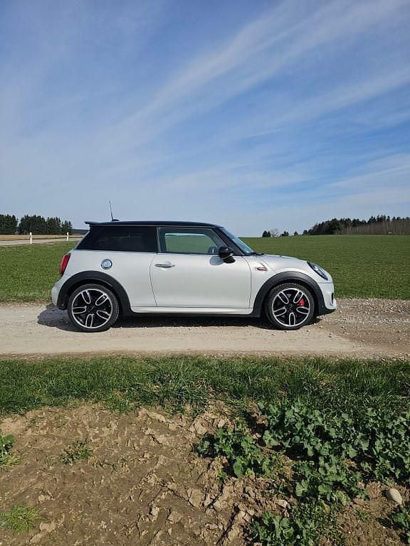 Gebraucht Mini John Cooper Works 231 PS (169 kW) 2021 Weiß Kleinwagen
