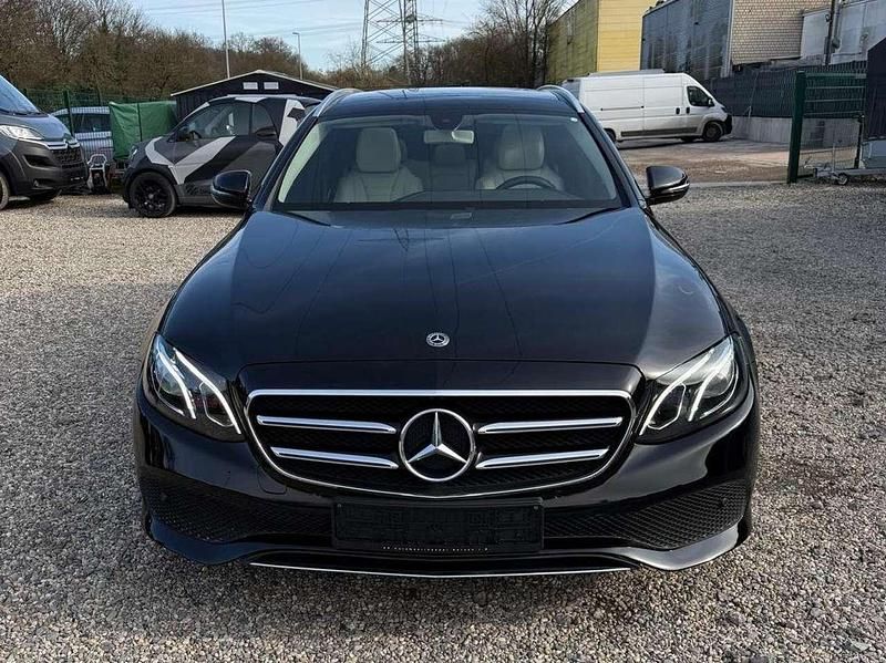 Schwarz/baltic black Gebraucht 2019 Mercedes E200 Kombi | 24.950 € (Fairer Preis) - Bild 1/4