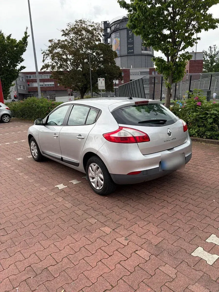 Gebraucht Renault Mégane Expression 101 PS (74 kW) 2012 Silber Limousine
