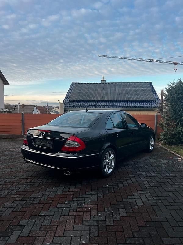 Gebraucht Mercedes E350 272 PS (200 kW) 2008 Schwarz Limousine