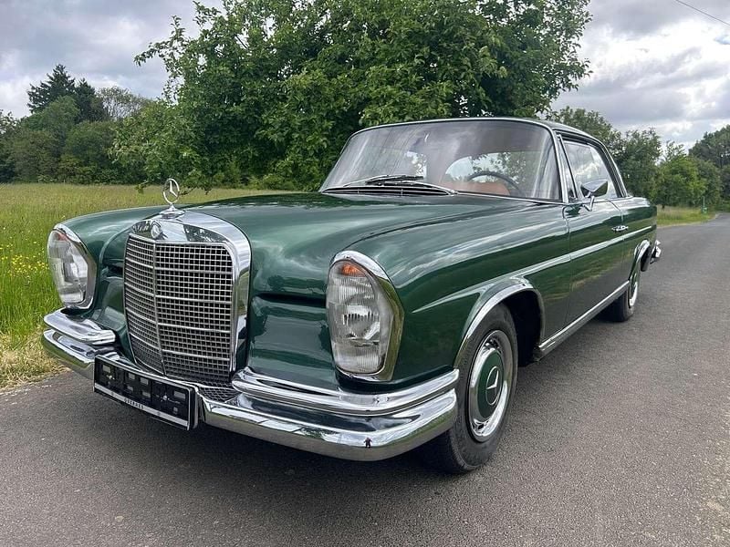 Grün Gebraucht 1968 Mercedes W111 Coupé | 69.500 € - Bild 1/4