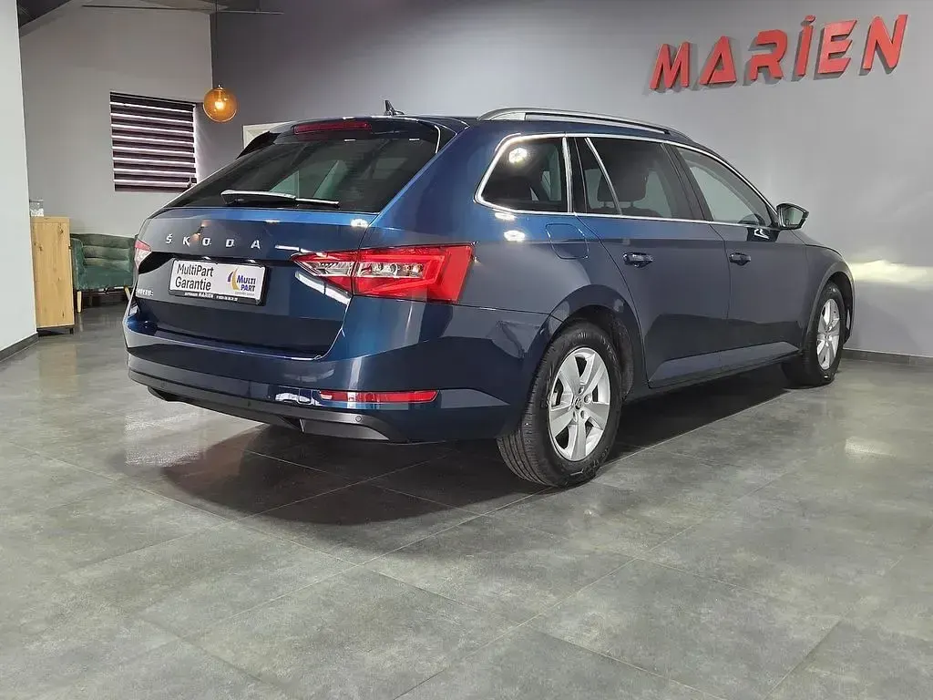 Gebraucht Skoda Superb 150 PS (110 kW) 2022 Modra lava/lava blau Kombi
