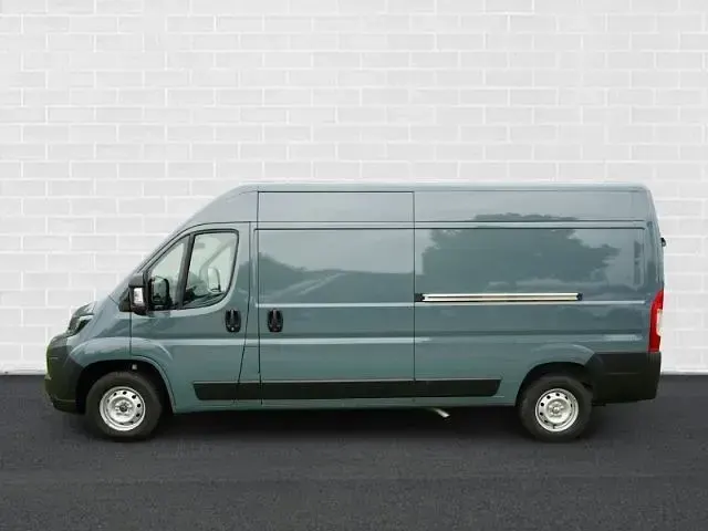 Gebraucht Opel Movano 140 PS (102 kW) 2025 Thunder grau (metallic) Van