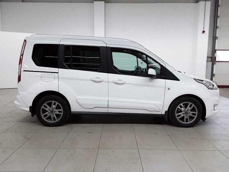 Gebraucht Ford Tourneo Titanium 120 PS (88 kW) 2021 Frostweiß Van / Kleinbus