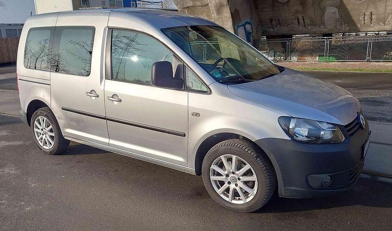 Grau Gebraucht 2010 VW Caddy Trendline Van / Kleinbus | 3.900 € (Superpreis) - Bild 1/4