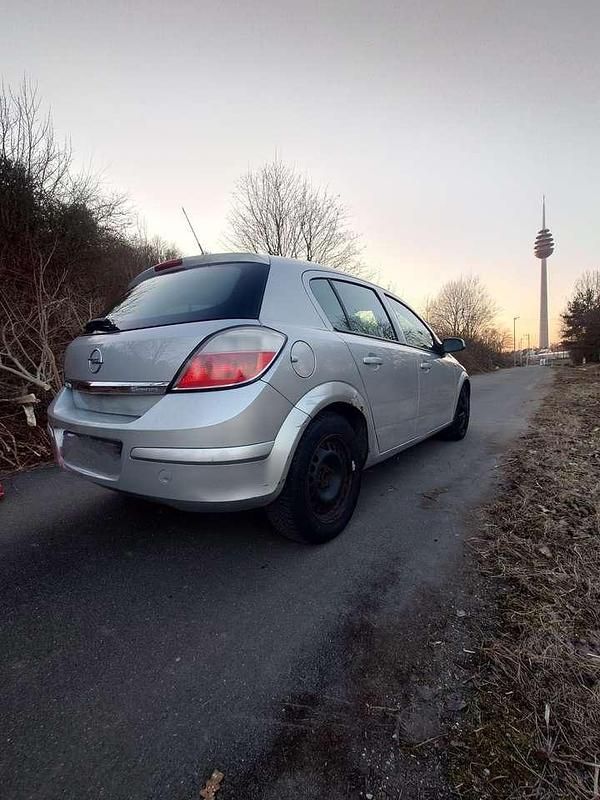 Silber Gebraucht 2006 Opel Astra Limousine | 2.300 € (Fairer Preis) - Bild 1/4