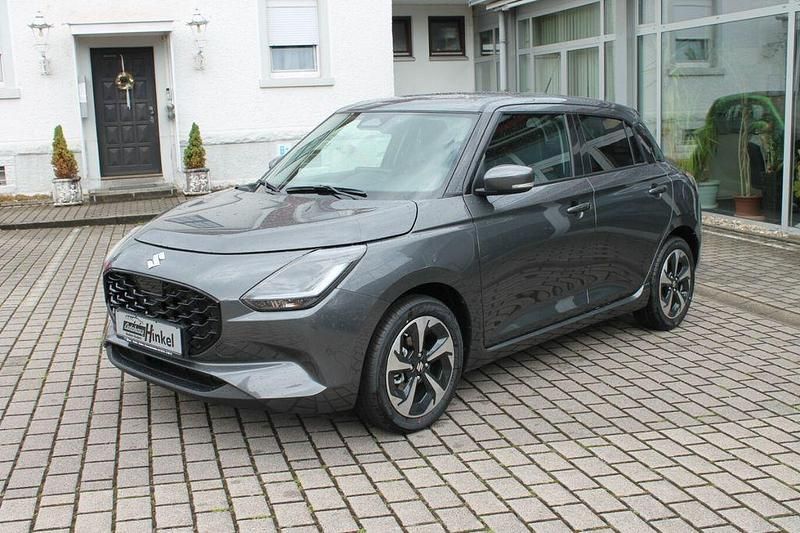 Neu Suzuki Swift Comfort 83 PS (61 kW) 2025 Schwarz Limousine