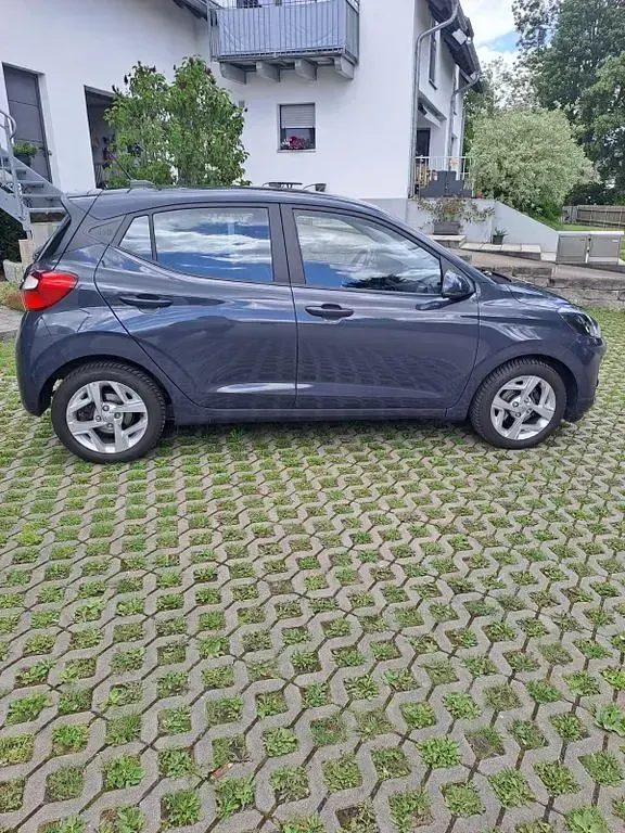 Gebraucht Hyundai i10 Trend 84 PS (61 kW) 2022 Grau Kleinwagen
