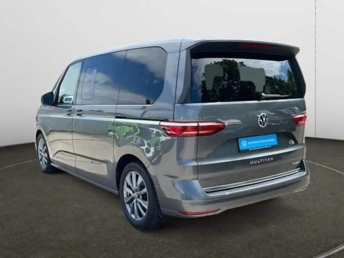 Gebraucht VW Multivan Style 150 PS (110 kW) 2022 Indiumgrau metallic Van / Kleinbus