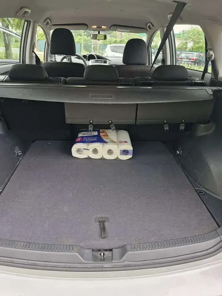 Gebraucht Toyota Verso 126 PS (92 kW) 2010 Silber Van / Kleinbus
