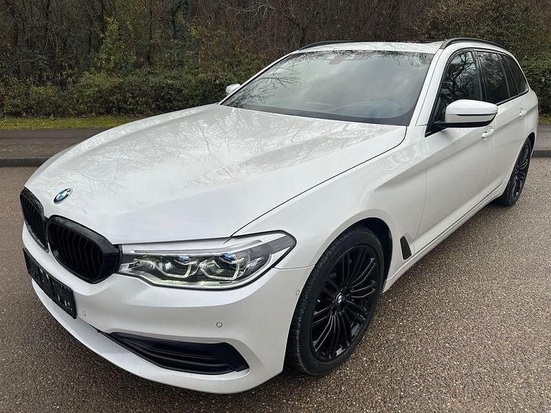Weiß Gebraucht 2019 BMW 530 Sport Line Limousine | 23.990 € (Guter Preis) - Bild 1/4