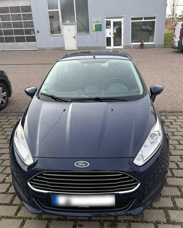 Gebraucht Ford Fiesta Trend 101 PS (74 kW) 2016 Blau Kleinwagen